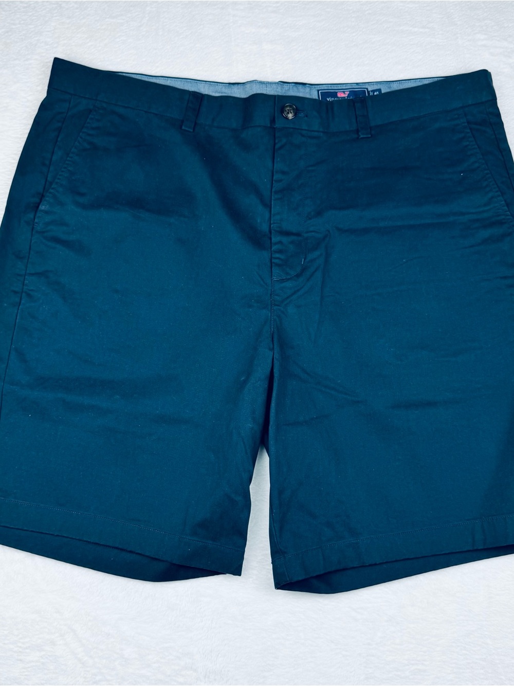 Vineyard Vines Breaker shorts. Men’s size 40. Navy blue.